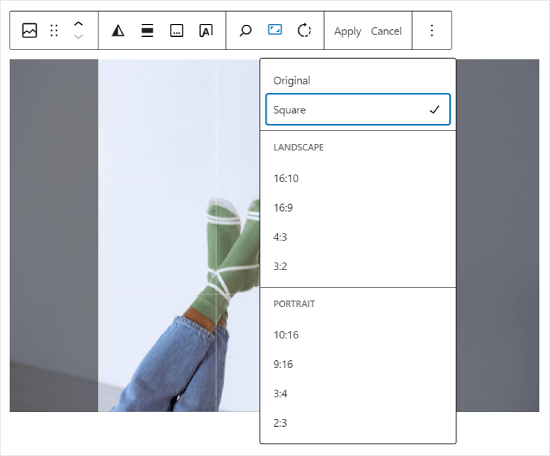 Select Aspect Ratio in the Image Block toolbar