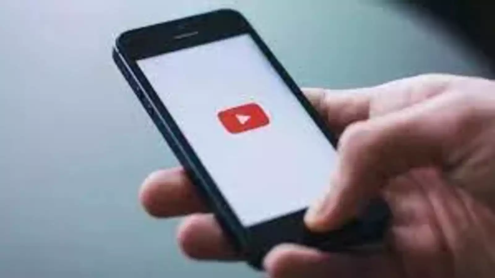 How YouTube playback revenue is calculated and the factors that influence it